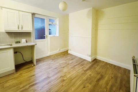 3 bedroom terraced house to rent, Fern Grove, Lancashire FY1