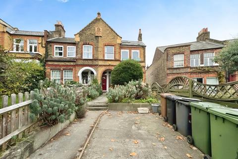 2 bedroom semi-detached house to rent, Adelaide Avenue, London SE4