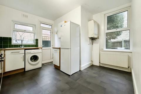 2 bedroom semi-detached house to rent, Adelaide Avenue, London SE4