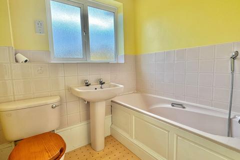6 Brambledown, Folkestone, CT19 5SL