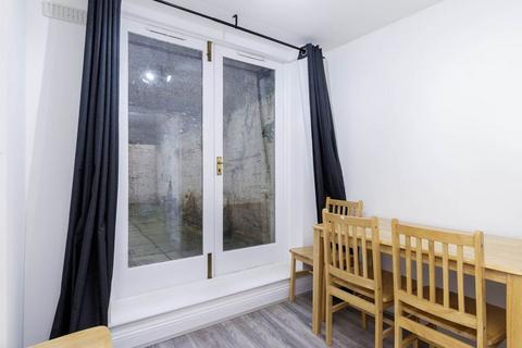 2 bedroom flat to rent, NW1