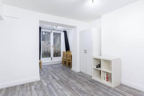 2 bedroom flat to rent, NW1