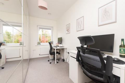 2 bedroom flat for sale, Campion Square, Dunton Green, Sevenoaks, Kent