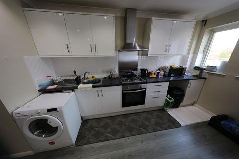 2 bedroom maisonette for sale, Harwood Court, Grays