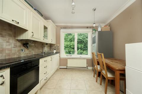 3 bedroom flat to rent, Avenue Road, W3