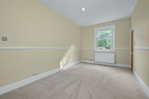 2 bedroom apartment for sale, The Crescent, Farnham, Surrey, GU9