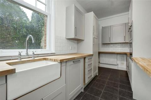 2 bedroom apartment for sale, The Crescent, Farnham, Surrey, GU9