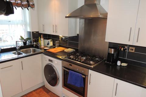 3 bedroom end of terrace house to rent, Morley Road, Bristol