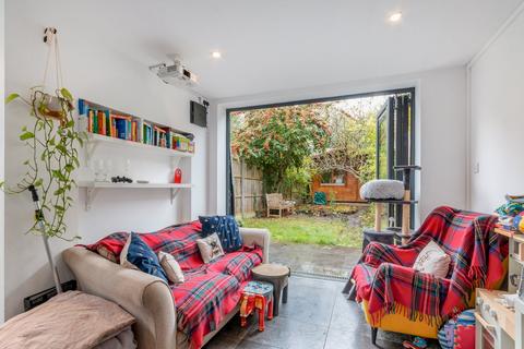 2 bedroom flat for sale, Whitehall Park Road, Chiswick W4