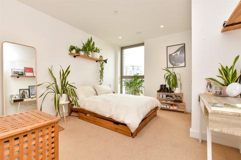 2 bedroom apartment for sale, Caithness Walk, Croydon, Surrey