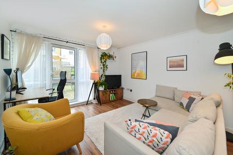 1 bedroom flat for sale, Mercer Court, London E1