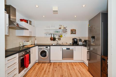 1 bedroom flat for sale, Mercer Court, London E1