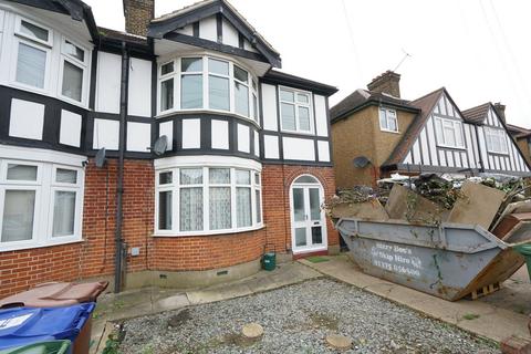 3 bedroom semi-detached house to rent, Heathview Road, Grays