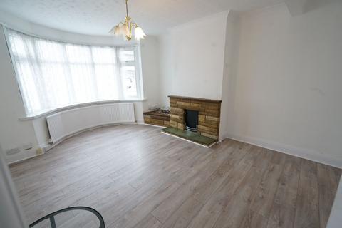 3 bedroom semi-detached house to rent, Heathview Road, Grays