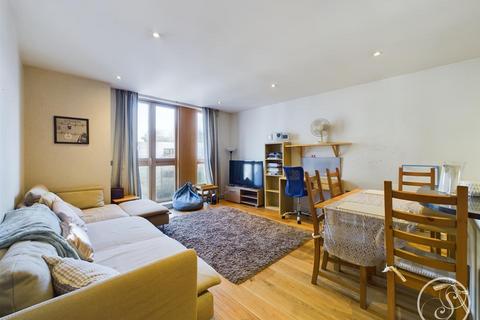 2 bedroom flat for sale, Wharf Approach, Leeds