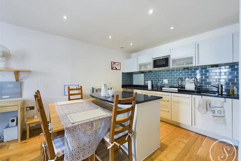 2 bedroom flat for sale, Wharf Approach, Leeds