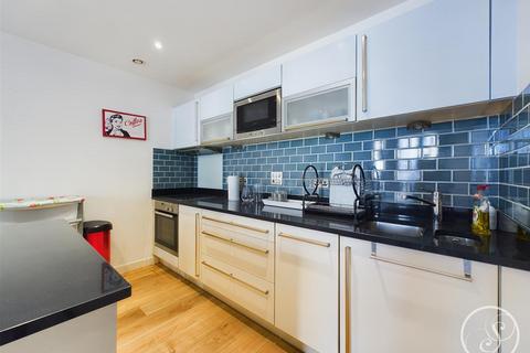 2 bedroom flat for sale, Wharf Approach, Leeds