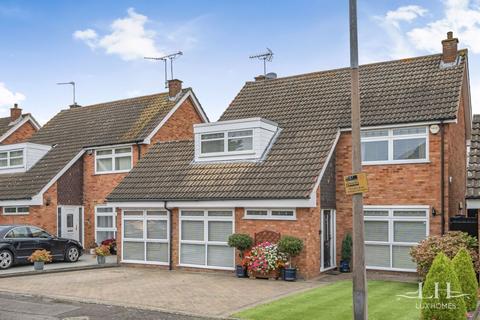 4 bedroom detached house for sale, Romney Chase, Hornchurch