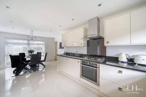 4 bedroom detached house for sale, Romney Chase, Hornchurch