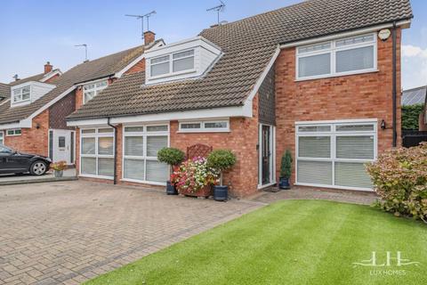4 bedroom detached house for sale, Romney Chase, Hornchurch