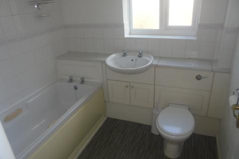 3 bedroom semi-detached house to rent, Woodruff Way, Walsall