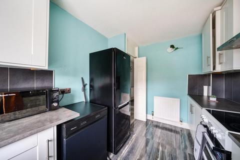 2 bedroom flat for sale, Byfleet,  Surrey,  KT14