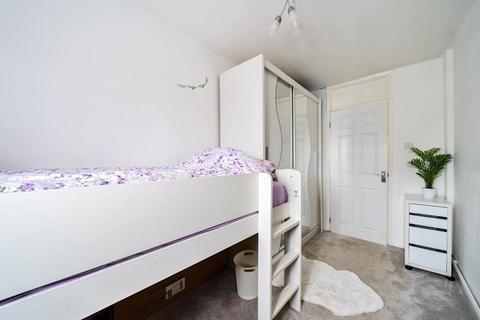 2 bedroom flat for sale, Byfleet,  Surrey,  KT14