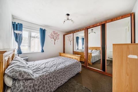 2 bedroom flat for sale, Byfleet,  Surrey,  KT14