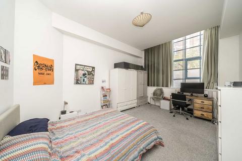 2 bedroom flat for sale, Boss Street, London SE1