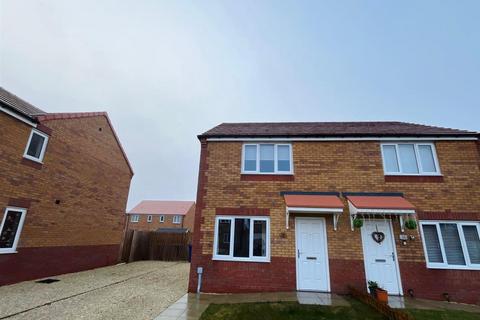 2 bedroom semi-detached house to rent, Macaulay Park, Grimsby, DN31