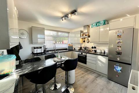 15 Derwent Crescent, Swalwell, Newcastle Upon Tyne, NE16 3HX
