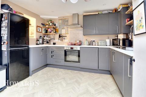 27 Maidstone Road, Lowestoft, NR32 2AY