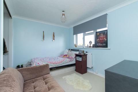 3 bedroom end of terrace house to rent, Broomfield Crescent, Cliftonville, CT9