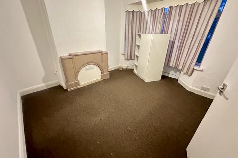 3 bedroom terraced house to rent, Derwent Road,  Southall, UB1