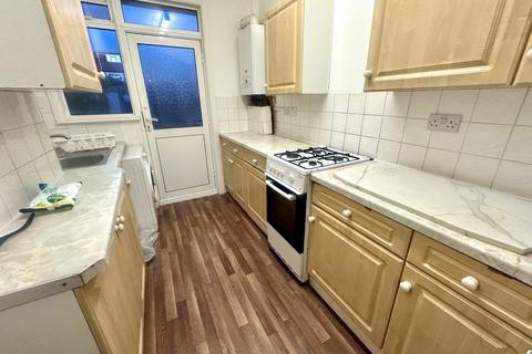 3 bedroom terraced house to rent, Derwent Road,  Southall, UB1