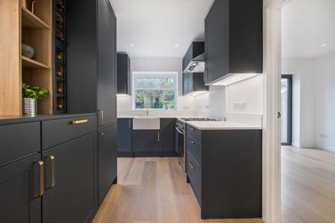 8 Princes Close, Teddington, TW11 0RX