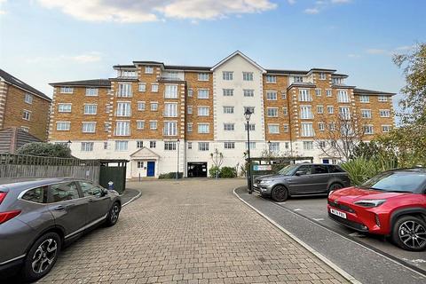 2 bedroom flat for sale, Golden Gate Way, Eastbourne