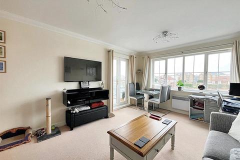 2 bedroom flat for sale, Golden Gate Way, Eastbourne