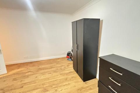 Studio to rent, Brentfield Gardens, London NW2