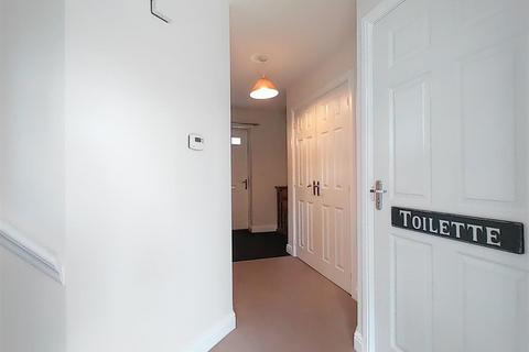 4 bedroom end of terrace house for sale, Woodsley Fold, Bradford BD13