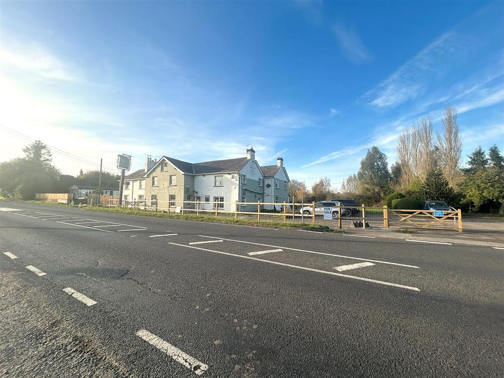 Cashmoor Inn - Front new.jpg