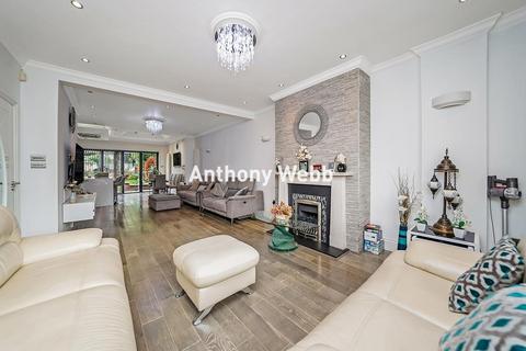 4 bedroom terraced house for sale, Ecclesbourne Gardens, Palmers Green, N13