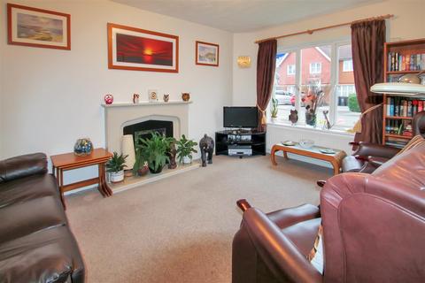 3 bedroom detached house for sale, Hever Close, Thrapston NN14