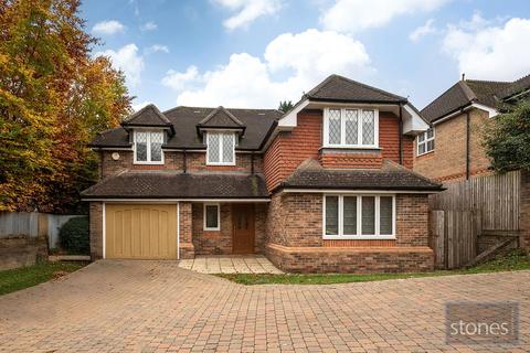 5 bedroom detached house to rent, Goodyers Avenue, Radlett, Hertfordshire, WD7