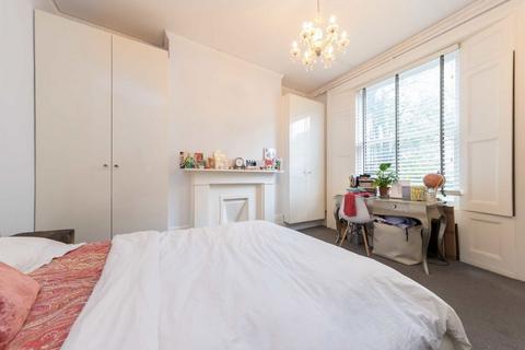 2 bedroom flat to rent, Fulham Road, London SW6