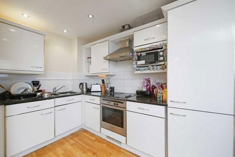 2 bedroom flat to rent, Hull Place, London E16