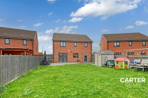 24 Lapwin Close, East Tilbury, Tilbury, RM18 8FH