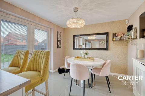 24 Lapwin Close, East Tilbury, Tilbury, RM18 8FH