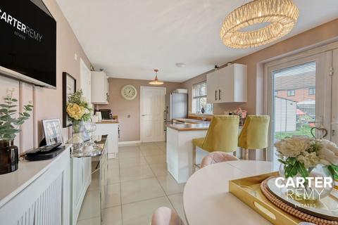 24 Lapwin Close, East Tilbury, Tilbury, RM18 8FH