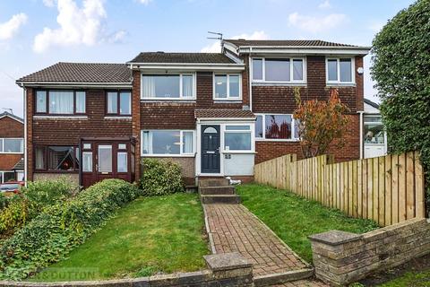 3 bedroom townhouse for sale, Arnside Close, Shaw, Oldham, Greater Manchester, OL2